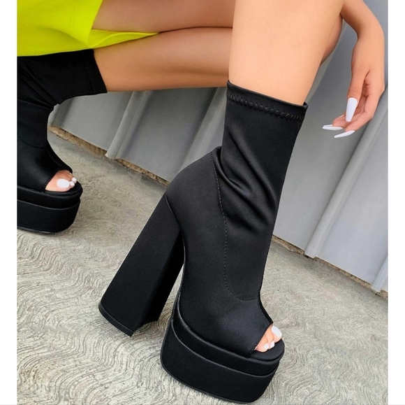 ❤️SOLD ❤️𝙉𝙀𝙒 𝙄𝙉🖤🎥𝑺𝒕𝒖𝒏𝒏𝒊𝒏𝒈 𝑽𝒊𝒆𝒘𝒔 𝑷𝒍𝒂𝒕𝒇𝒐𝒓𝒎 𝑩𝒐𝒐𝒕 - BLACK - Picture 5 of 8